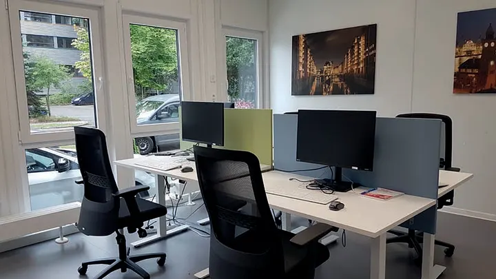 Hot desk quadruple  office