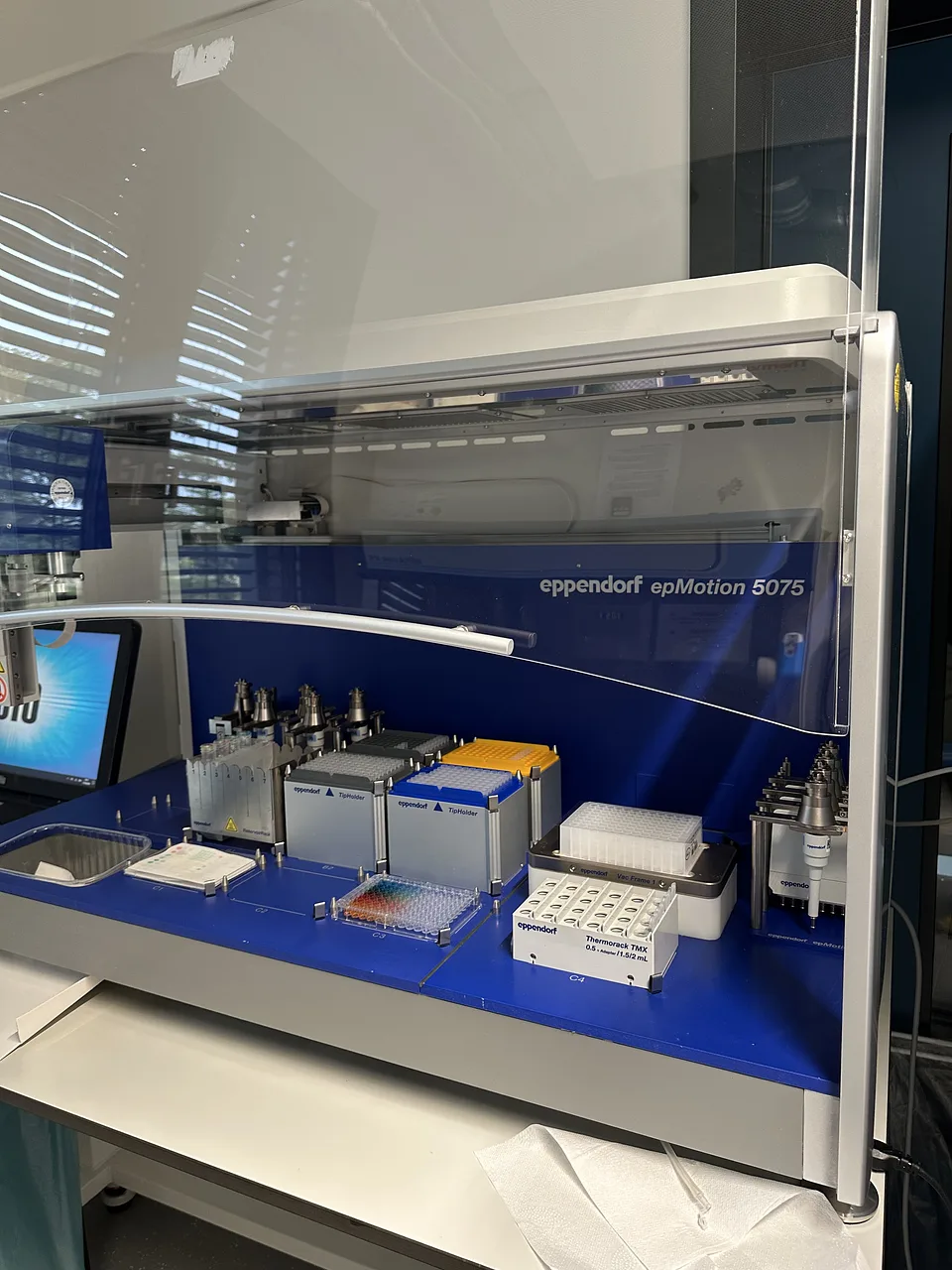 epMotion 5075vt pipetting robot